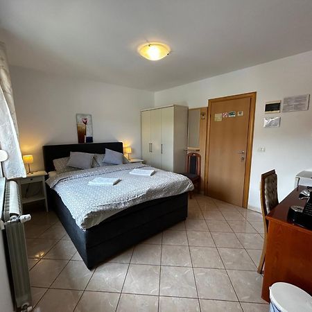Guest House Gloria Novigrad  Екстер'єр фото