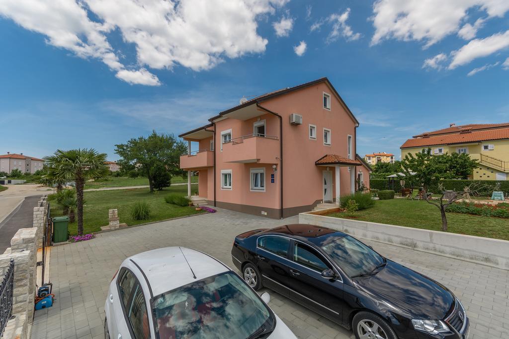 Guest House Gloria Novigrad  Екстер'єр фото